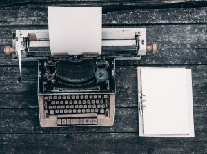 Blog-Beitrag - Russische Schreibmaschine und Klemmbrett